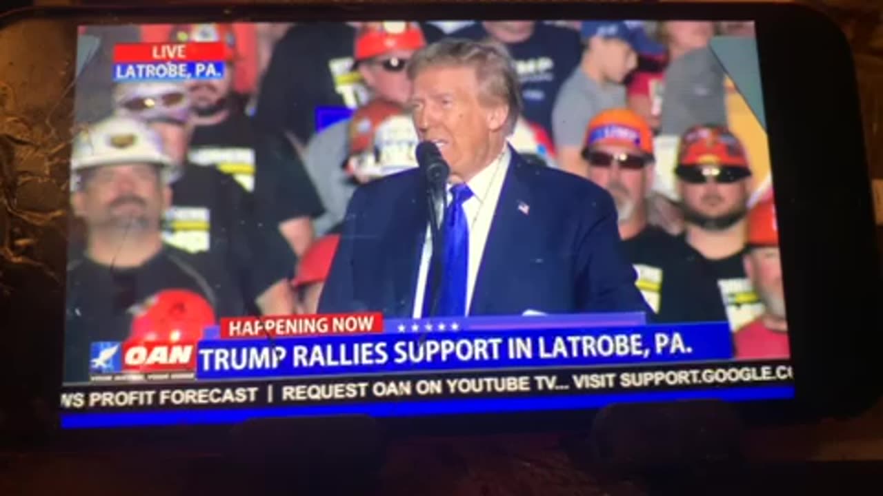 🦅 OANN president Donald Trump welcomes Pittsburgh Steelers players onstage Saturday