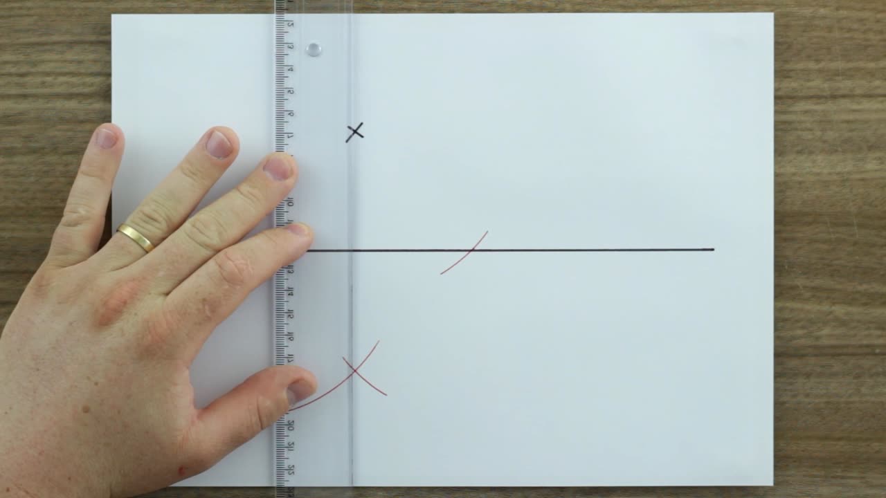 Traçar uma perpendicular a uma reta dada por um ponto fora da reta.