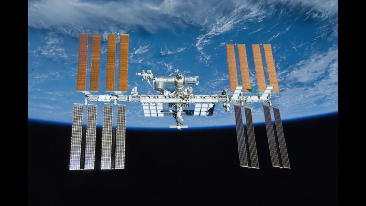 국제 우주 정거장(ISS)라며 그동안(적어도 수십년간) 세계를 속여 왔던 나사(나치 기관)의스튜디오 내부 영상.