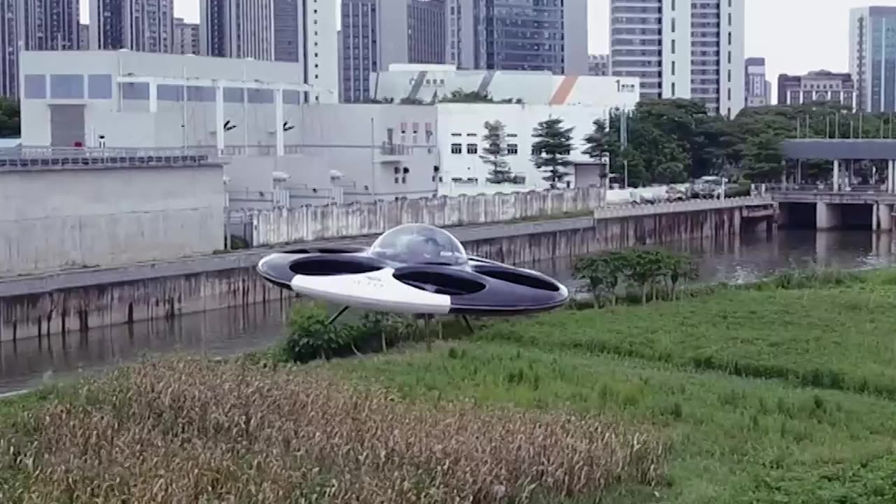 Shenzhen - prvý plne elektrický lietajúci tanier s posádkou