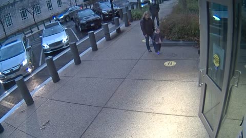 8493OHOB01DStreetDoorExterior_2021-01-05_16h40min01s127ms.mp4