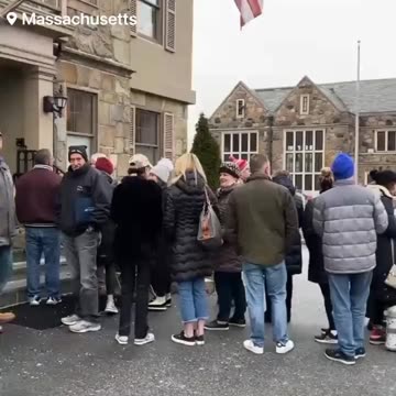 Reports of Long Lines are now forming at Silicon Valley Banks nationwide