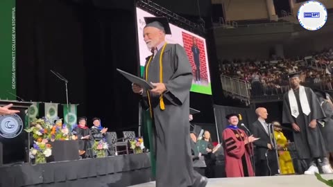 Graduate earns college degree at age 72