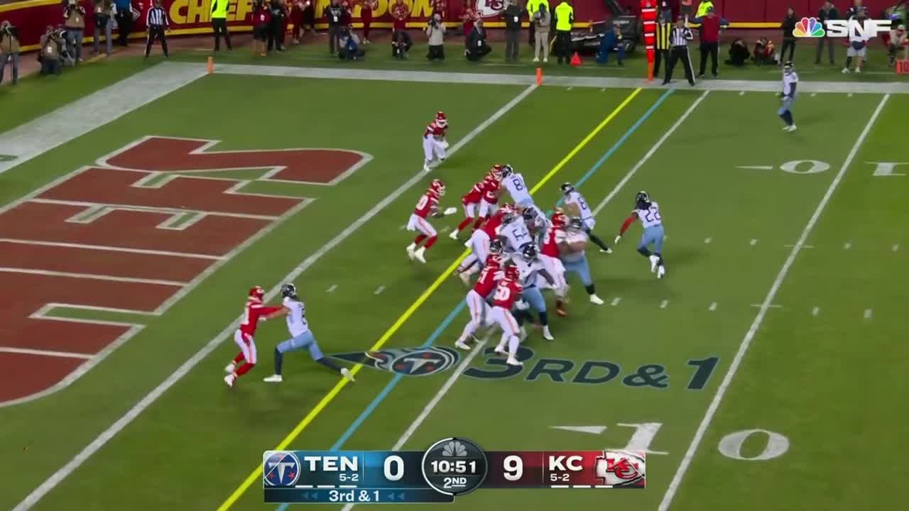 Derrick Henry takes a direct snap for the TD