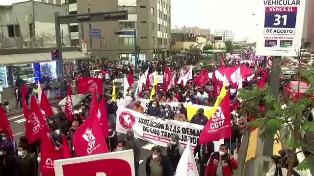 In Peru, marches to dissolve Congress spark clashes