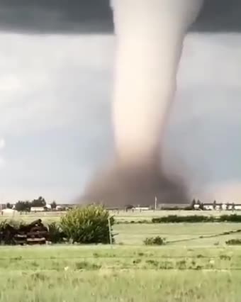 Scary Tornado in Wyoming, USA.🌪