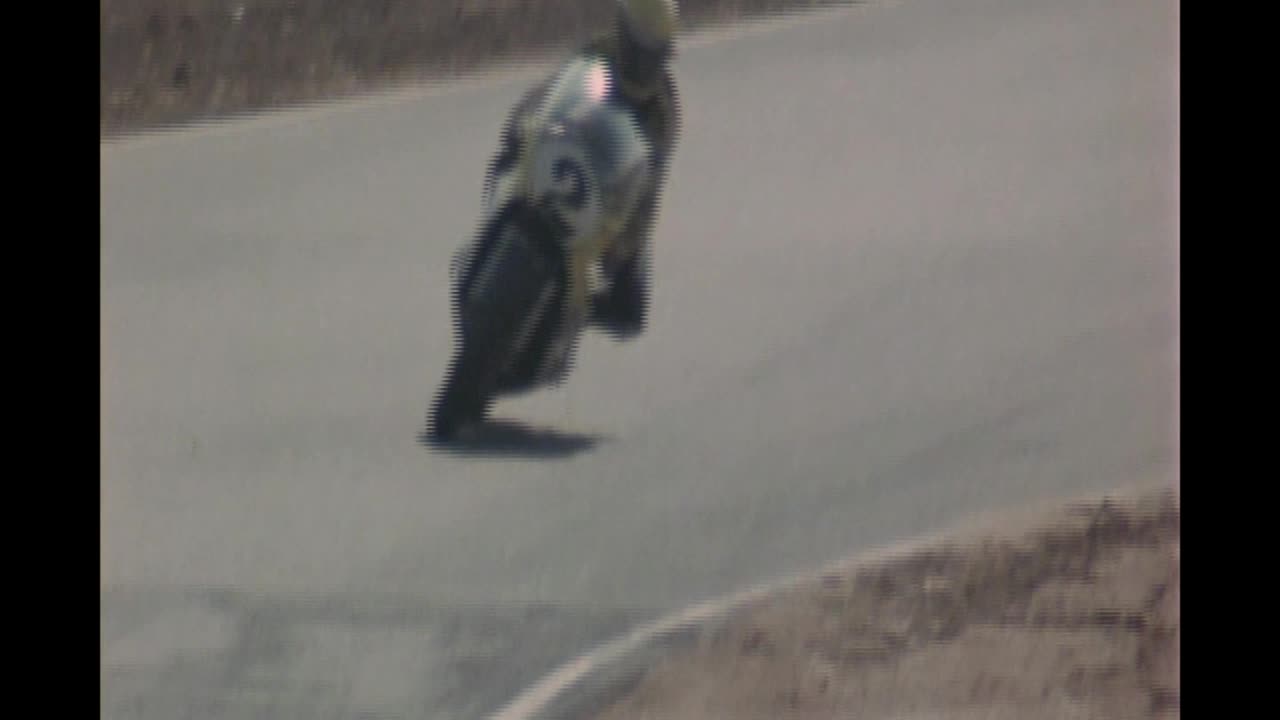 Yamaha: "King" Kenny Roberts, pushes it to the limit.