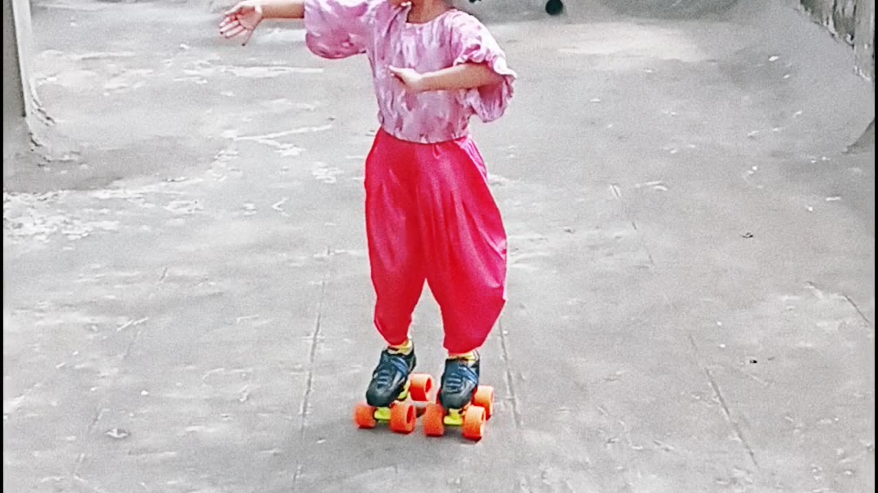 Kathak Steps on Skates | Skating | Skating girl | #rumble #rumble studio #Harshalidhankhola