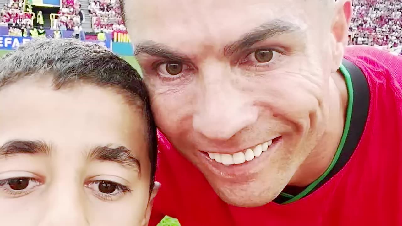 When kids met to Ronaldo in the match