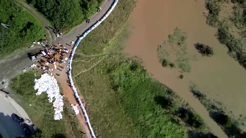 Residents in Poland's Wroclaw fortify riverbanks amid flood threat