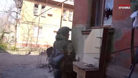 Any civilians out here? This is the Russian army! Civilians may not respond if they think you're Azov