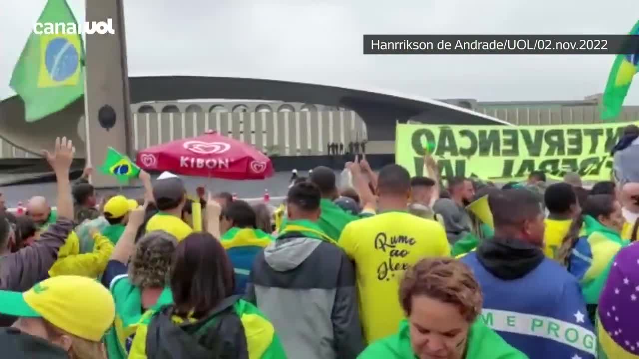 Bolsonaristas pedem intervenção e que Exército 'saia do quartel' em Brasília