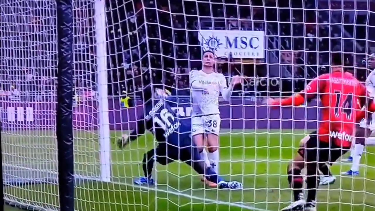 Mike Maignan save in 98 minute agains Fiorentina