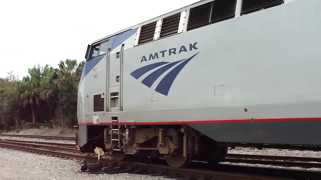 FLORIDAS LONGEST PASSENGER TRAIN AMTRAK AUTO TRAIN LEAVES STATION!!