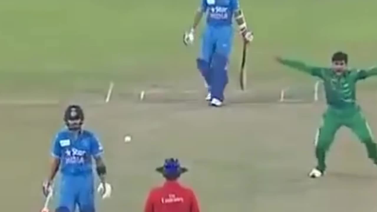 Excellent Swing Bowling By Mohammad Aamir