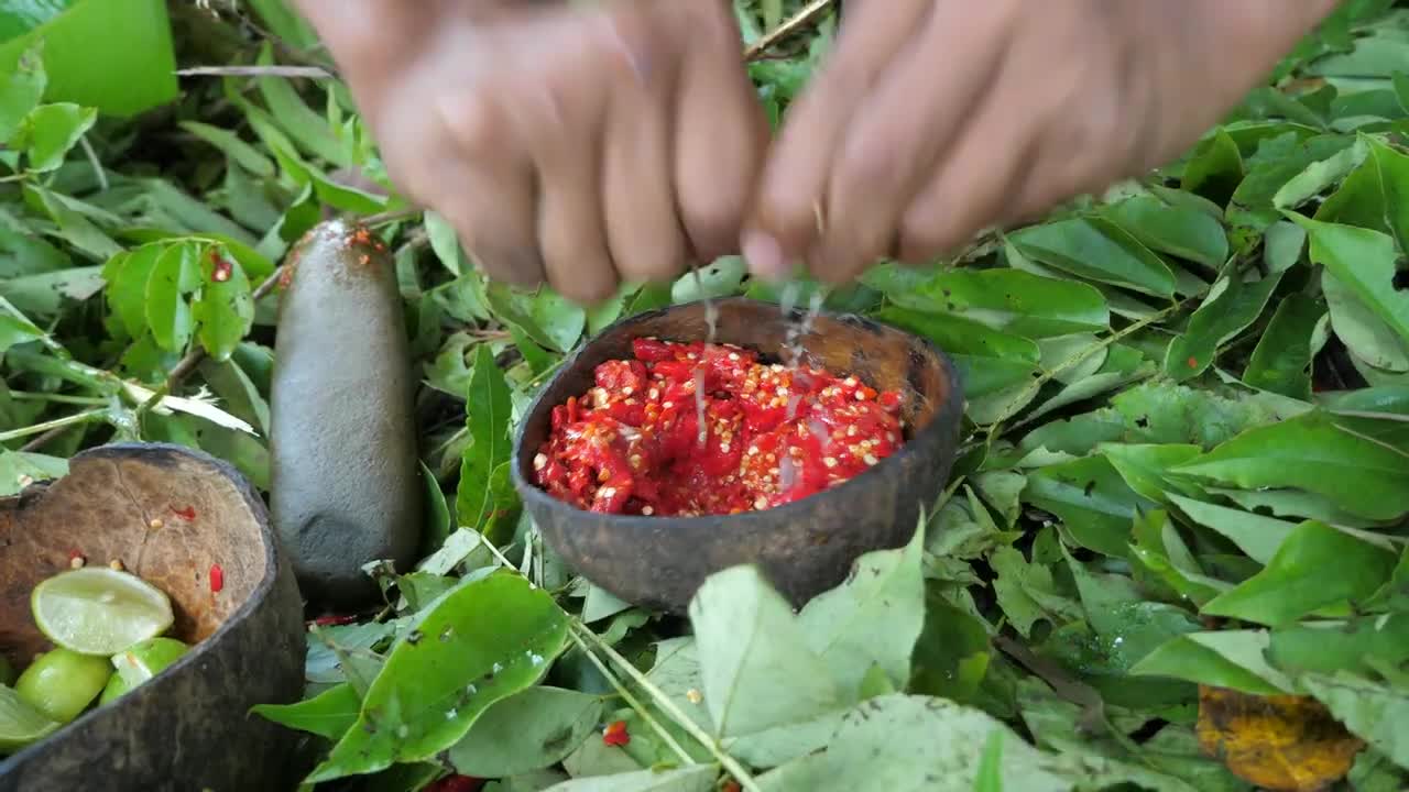 Shrimp eating in jungle, cooking on a rock | Primitive Wildlife-16