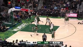 Giannis to Ben Simmons “Wtf you doing” after he scored this bully points on him😤