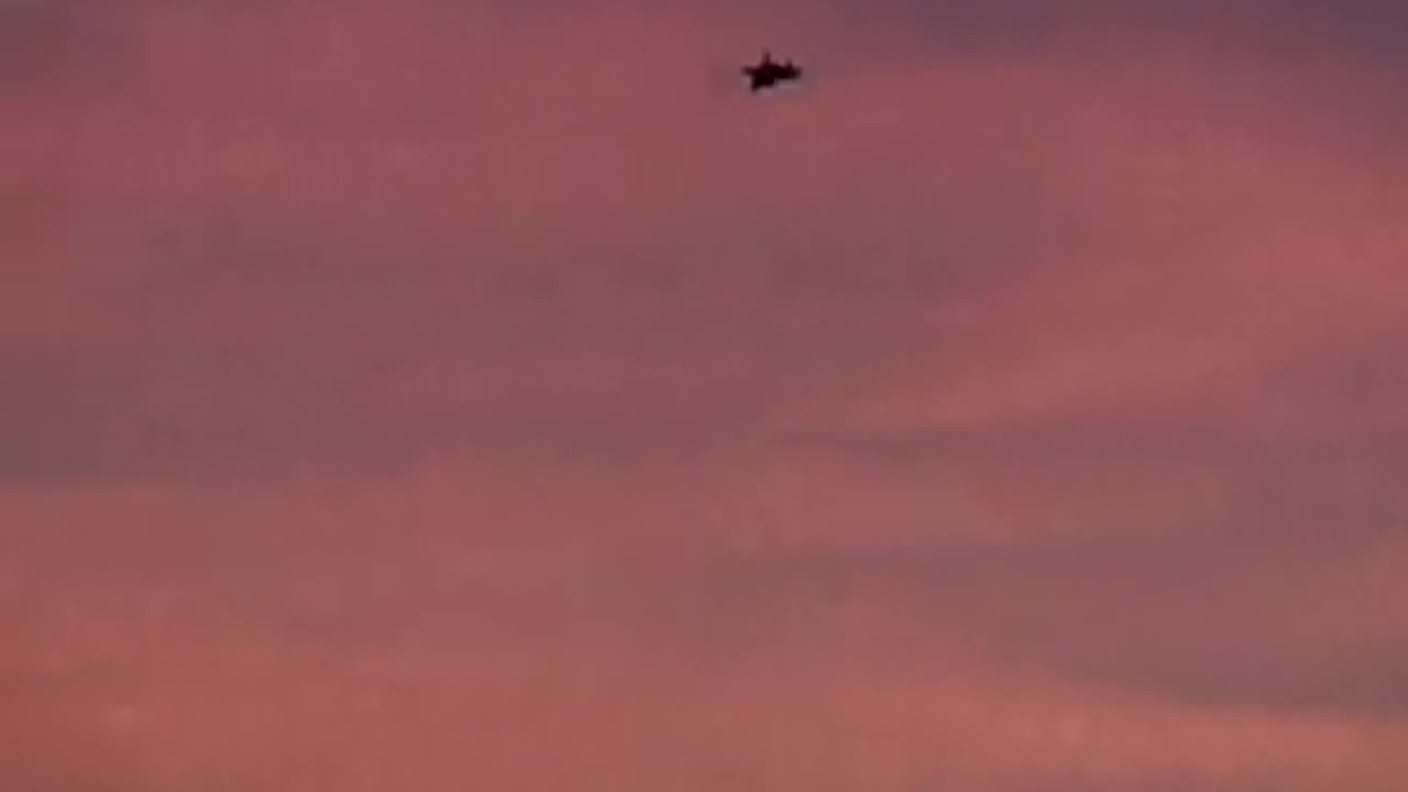 Video of rogue pilotless F35 crashing