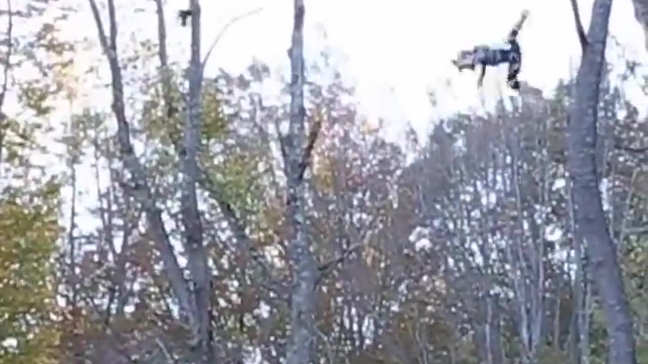 He kicked off a tree to save himself 😱😳