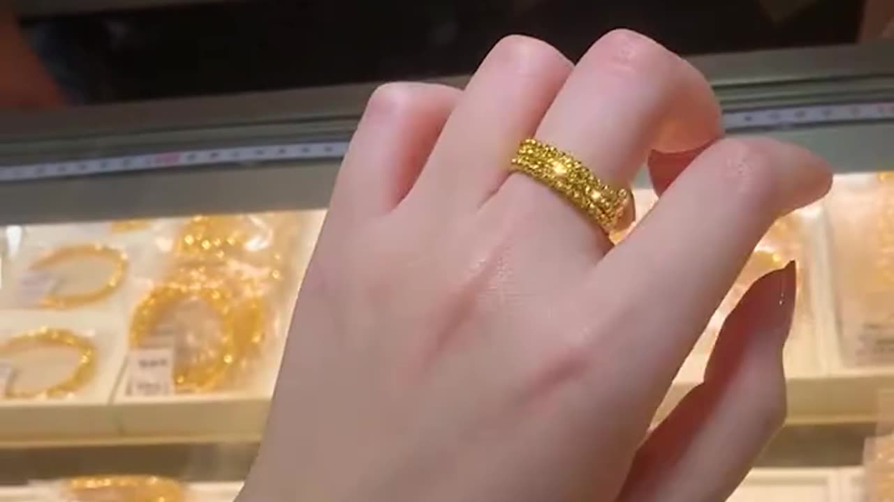 This gold ring is the dream find of the year!