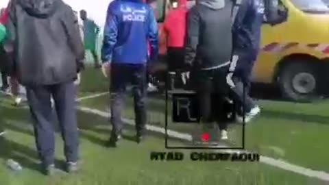 Soccer player collapses and receives CPR during game_2021