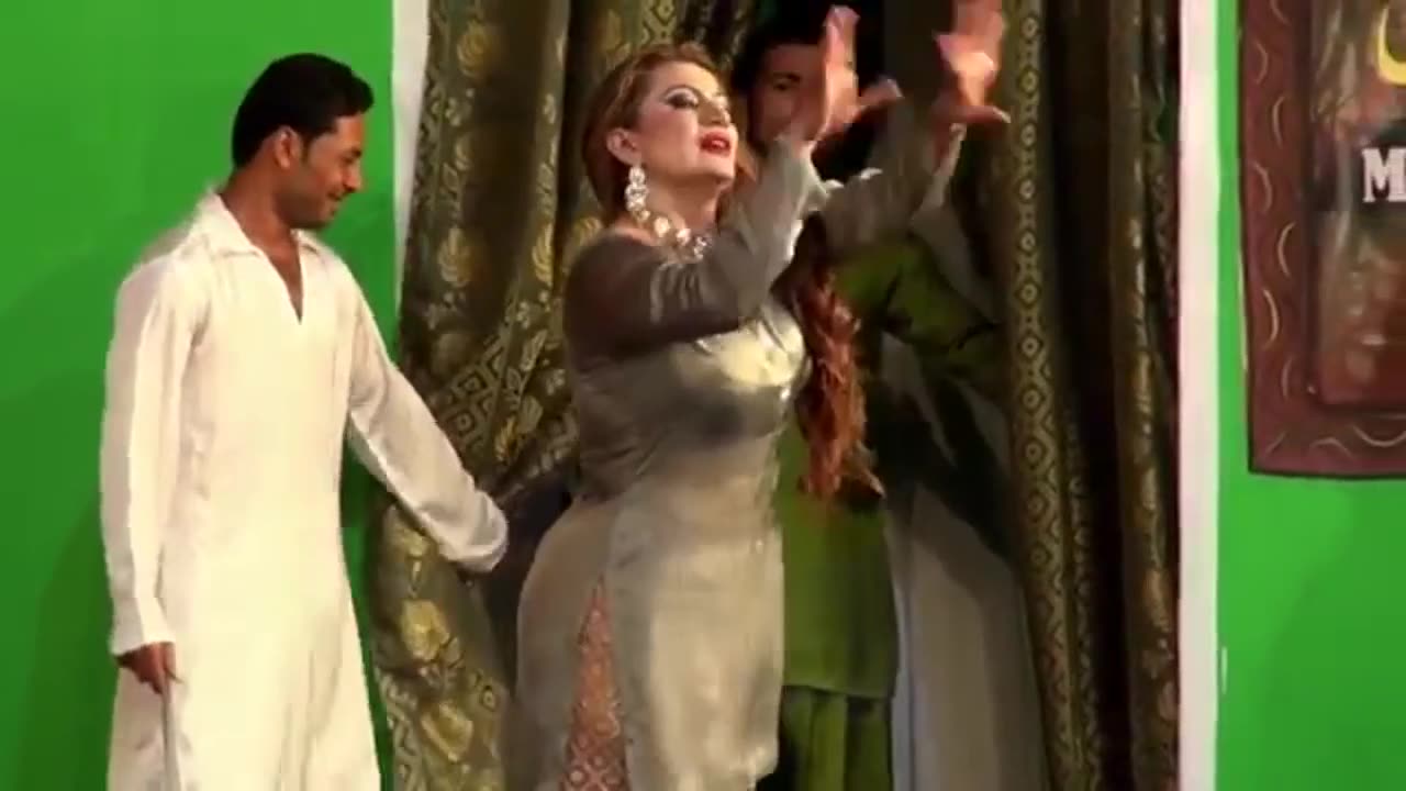 Saima hot mujra clip