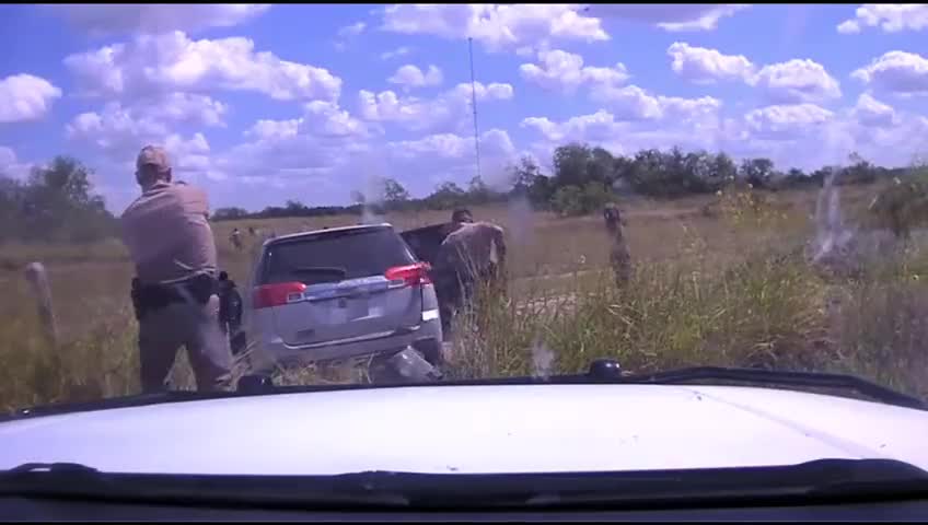 Smugglers crash car in chase with police