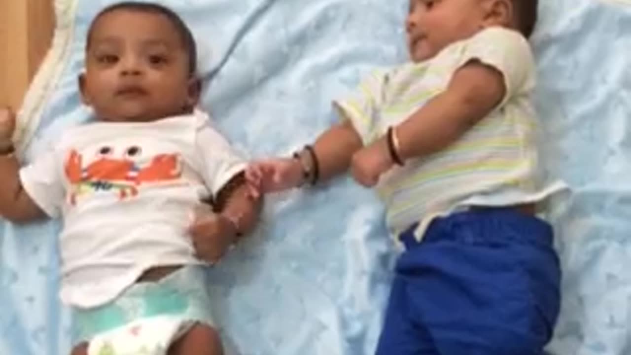 TWINS Baby first time recognising each other face twin love