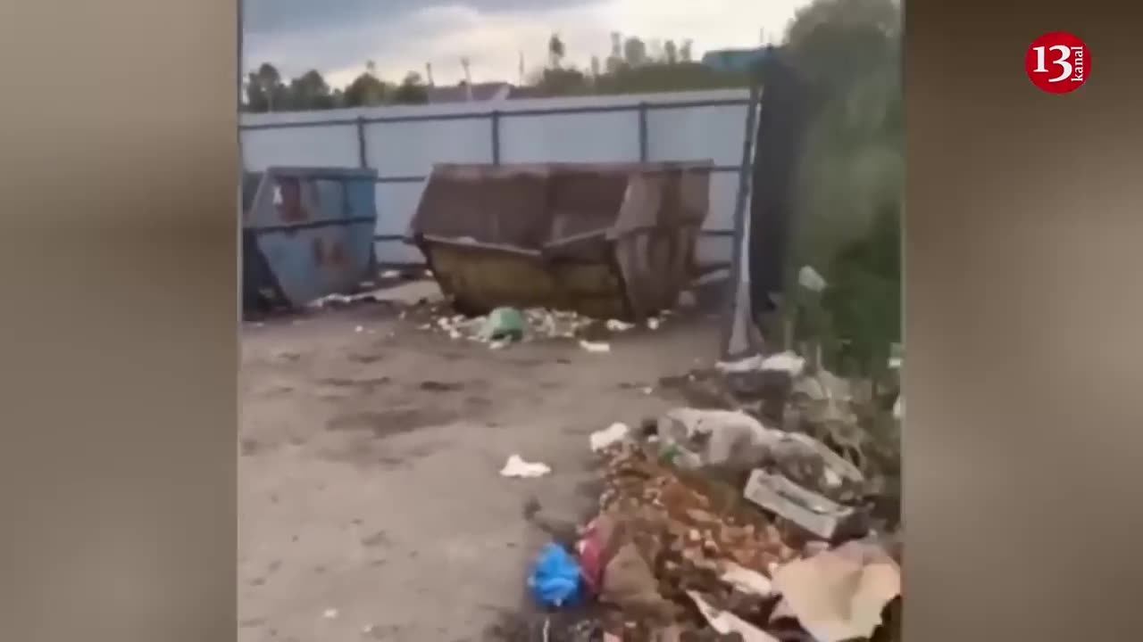 A coffin with a Putin soldier, thrown into the garbage in Russia - video of residents