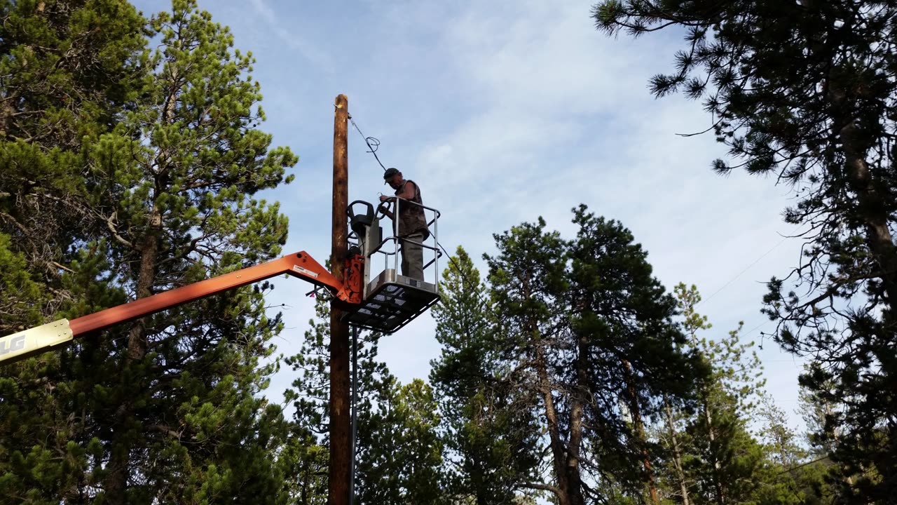 Colorado Log Home Build S1E3 Temp Electrical