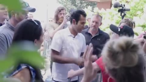 A “pan-sexual” reporter tries to bait Vivek Ramaswamy at the Iowa State Fair