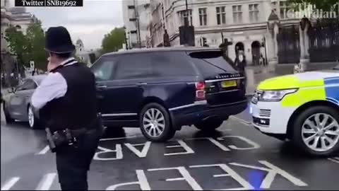 Boris Johnson CarGet Hit' by Police From Back