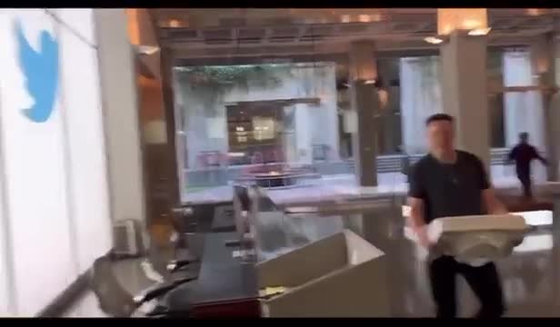 Elon Musk Enters Twitter Headquarters With A Sink also updated his Twitter