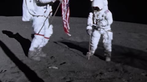 ASTORONOTS LANDING ON MOON