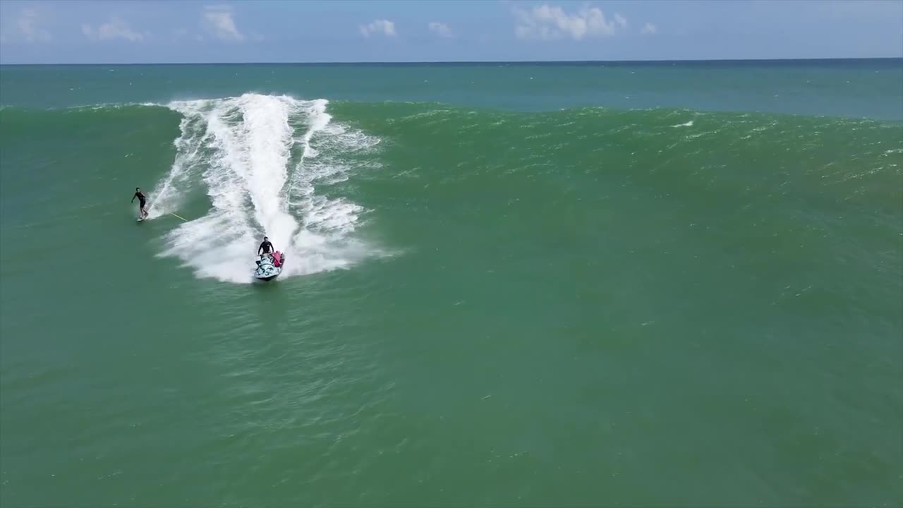 Monster swell uluwatu bali