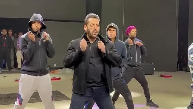 Salman khaan doing reharsal