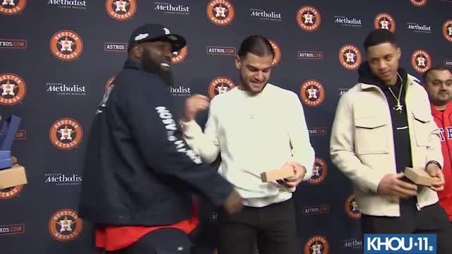 Astros players get new jewelry from Trae Tha Truth for winning World Series