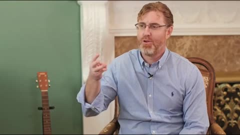 דוקטור בריאן ארדיס מסביר שהחיסונים הם בעצם החדרת ארס של נחש ושיש להם טיפולים עם כמעט 100 אחוז הצלחה