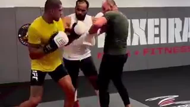 Pereira and Teixeira were throwing HANDS 👊