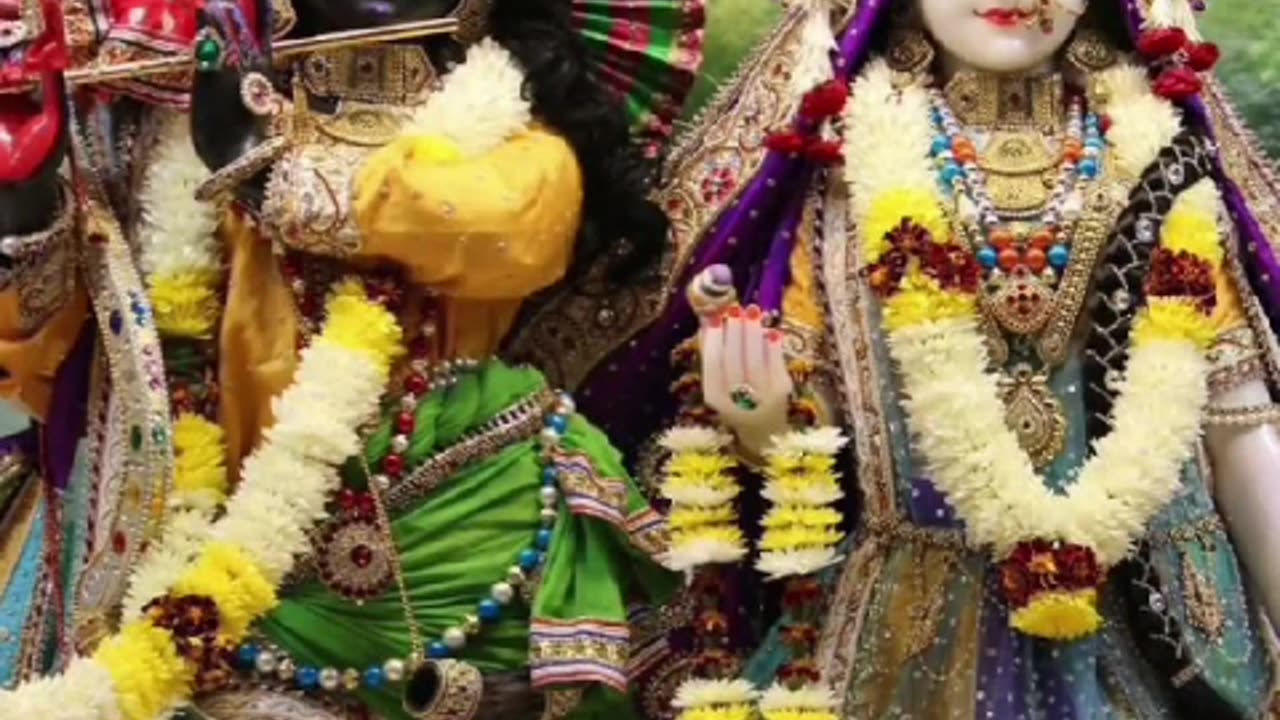Radha ji ke charan darshan durlabh hain