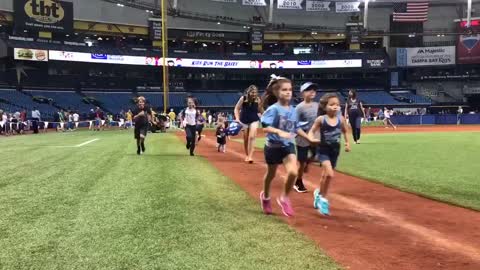 MLB player's 2-year-old would rather dance than run around bases