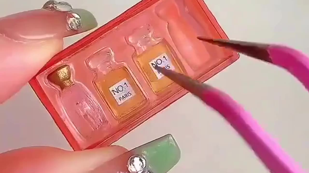 Miniature makeup