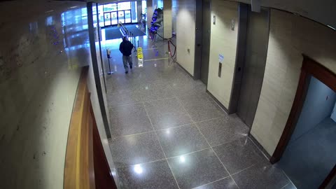 8003FCOB01ElevatorLobby_2021-01-06_10h00min00s813ms.mp4