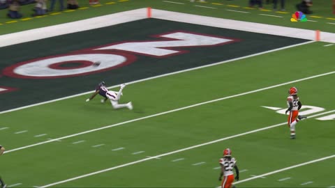 Stroud's launch JUST misses Collins on would-be walk-in TD