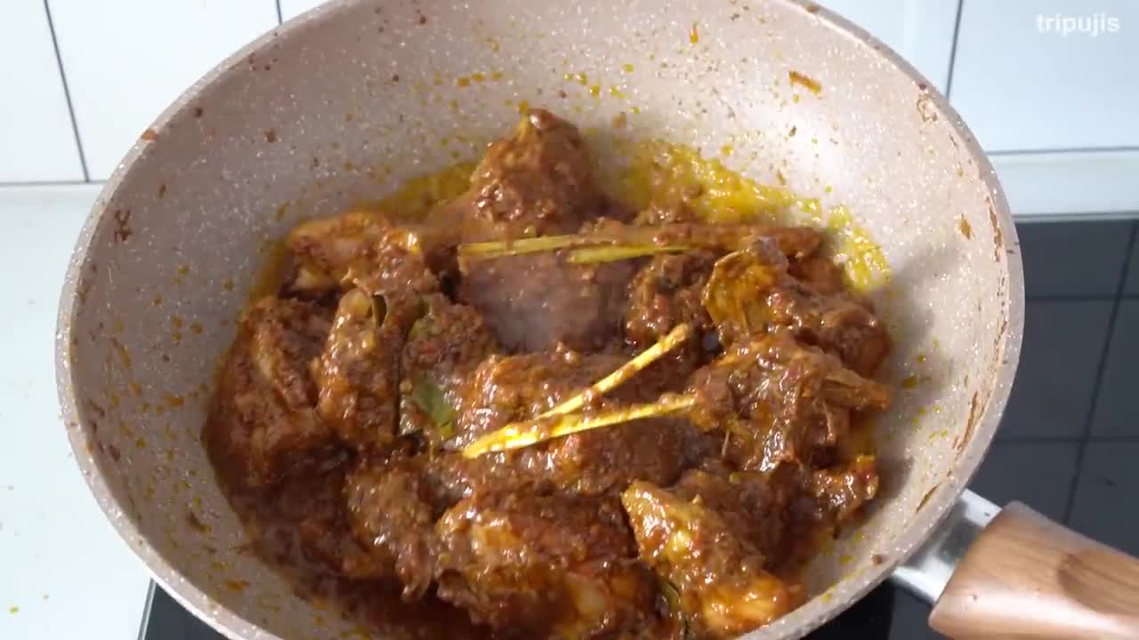 Indonesia food ( Chicken Rendang )