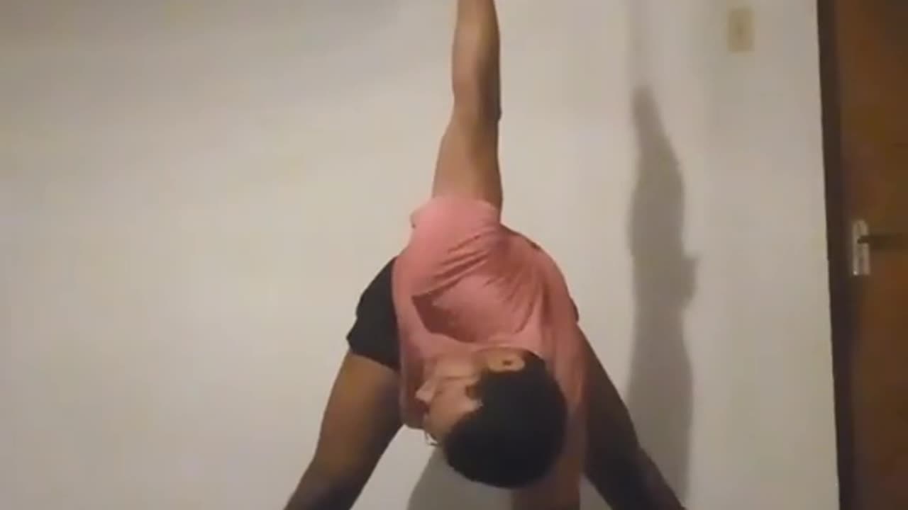 Side Twist Stretch Try it out (25 March 2023)