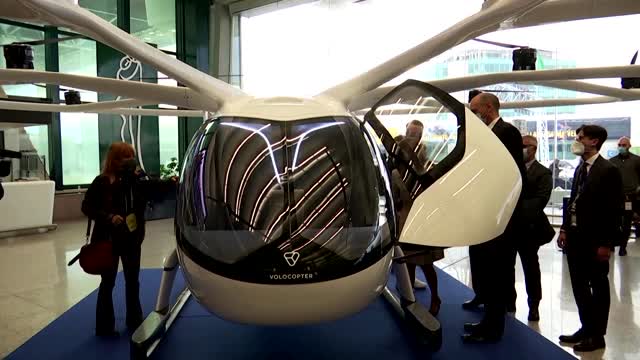 Rome airport displays ‘flying taxi’ prototype