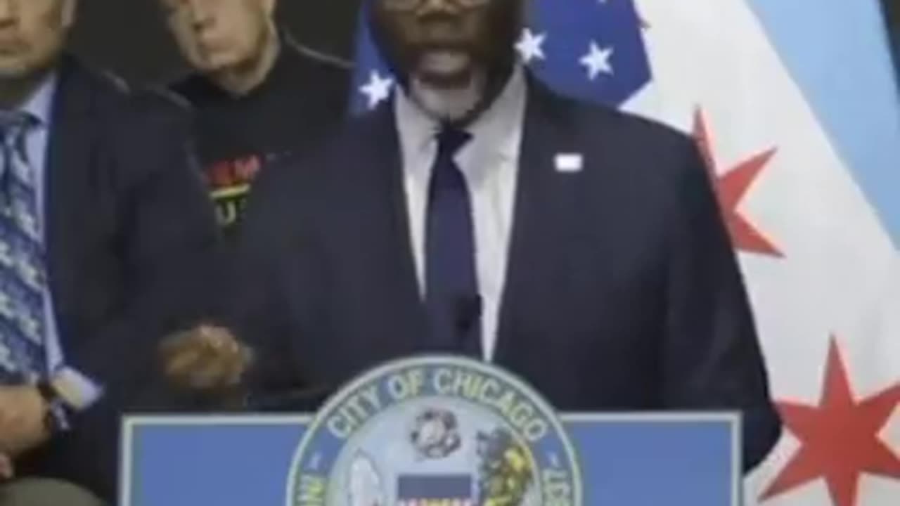 Chicago Mayor Brandon Johnson lashes out and blames "right wing extremists" for Chicago's problems