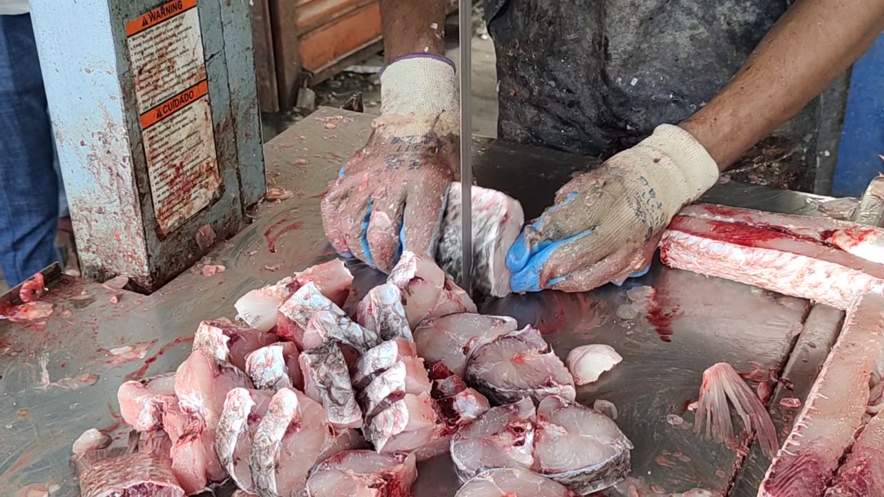 Big Mrigal Fish Cutting By Machine In Fish Market l Fast Fish Cutting Skills