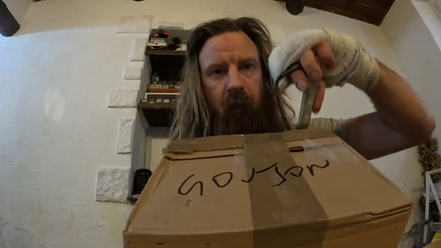 2022-12-08 (6) - Unboxing de la mort (live parallèle) - Twitch Meutemediatique